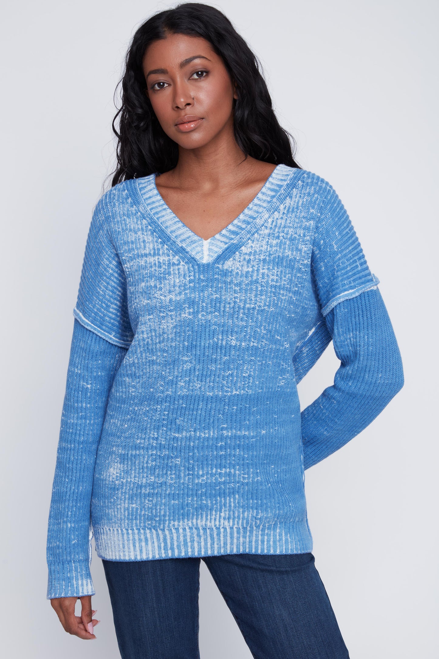 Tricot bleu délavé