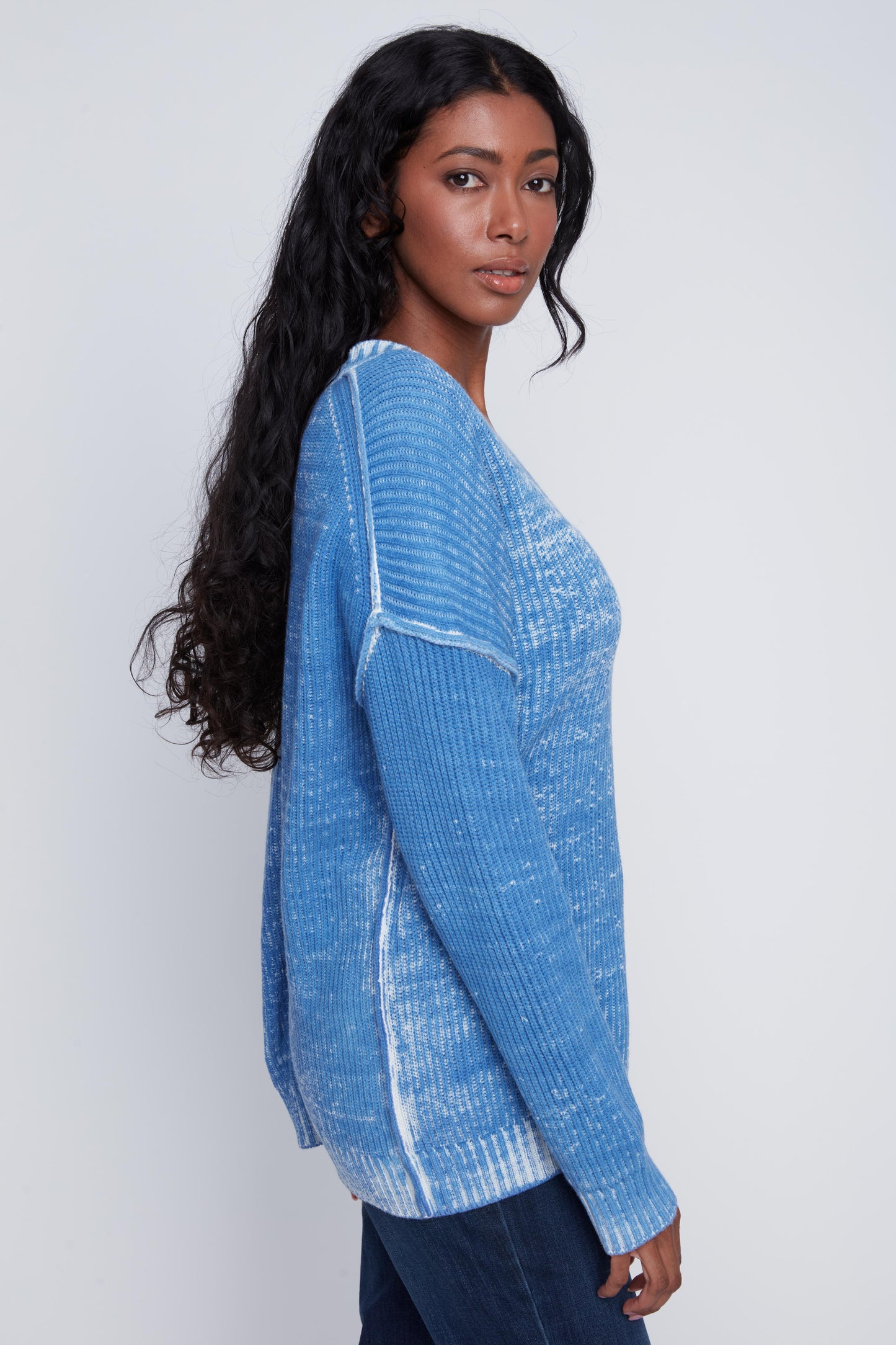 Tricot bleu délavé