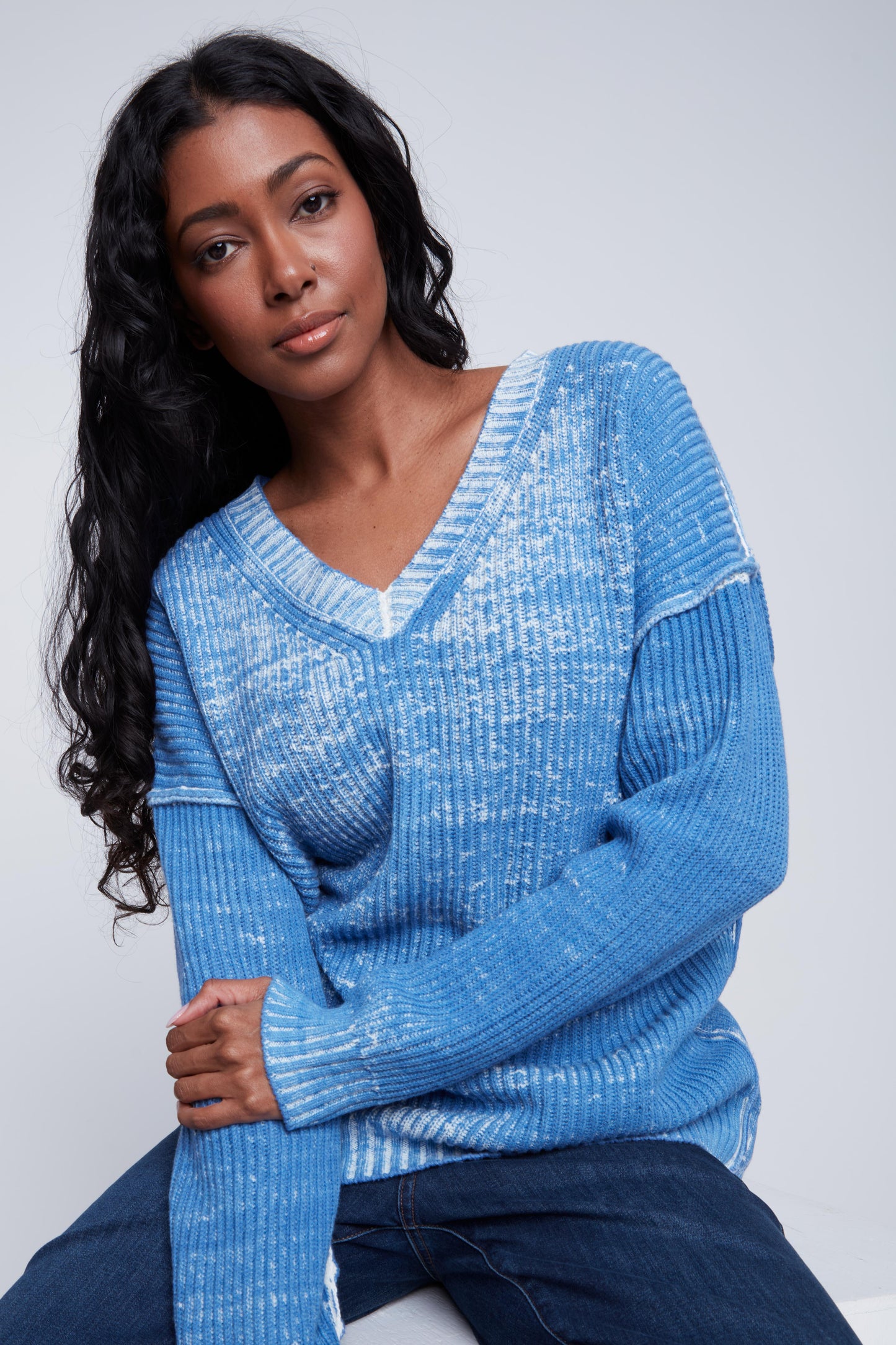 Tricot bleu délavé