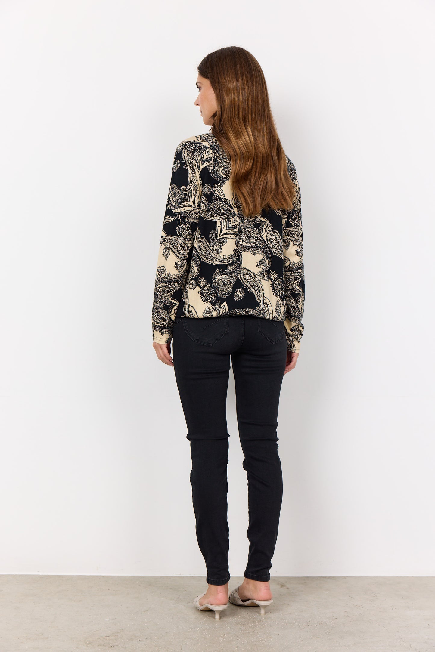 Chemisier imprimé noir et beige avec 3 boutons