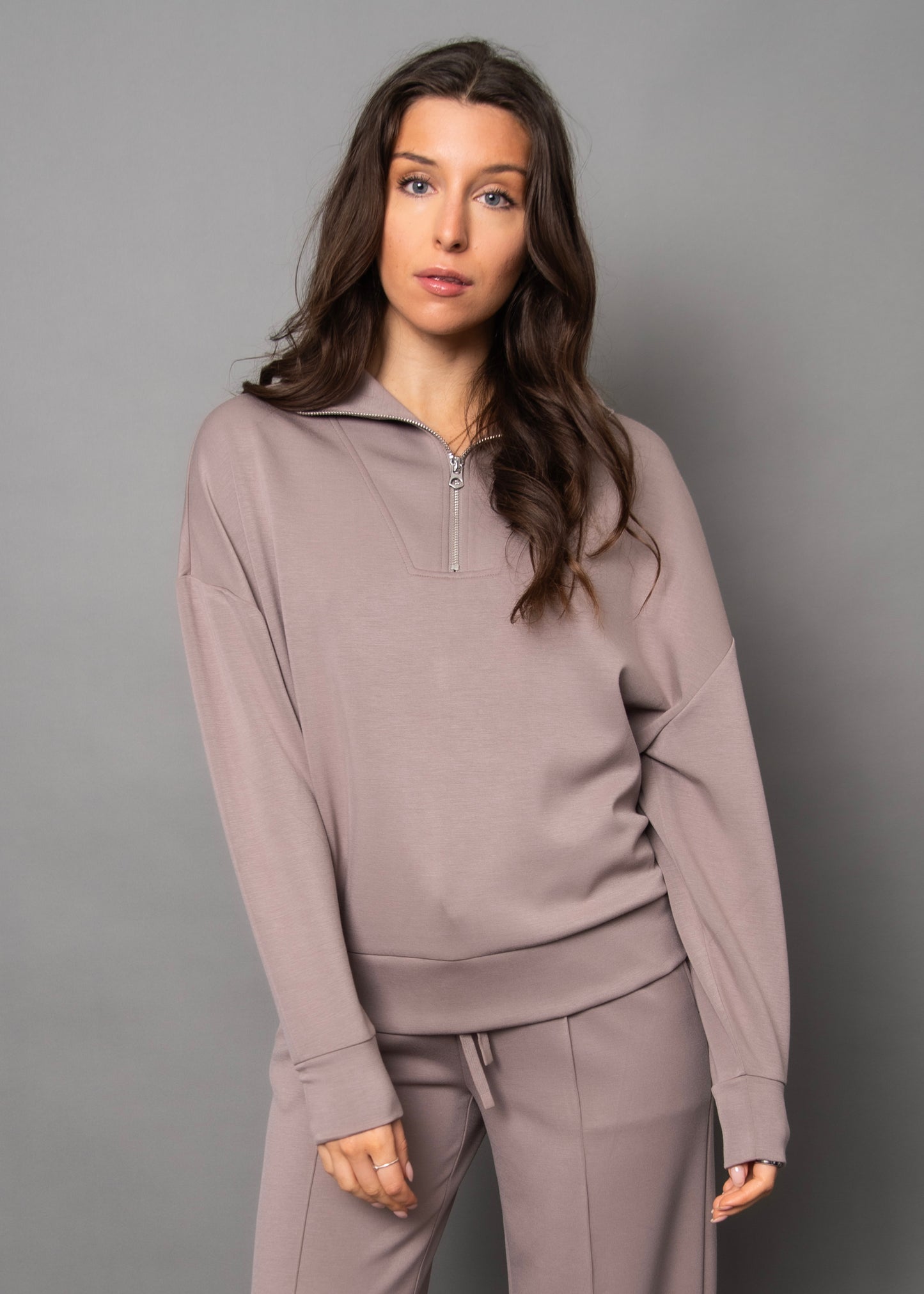 Pull avec zip à la moitié
