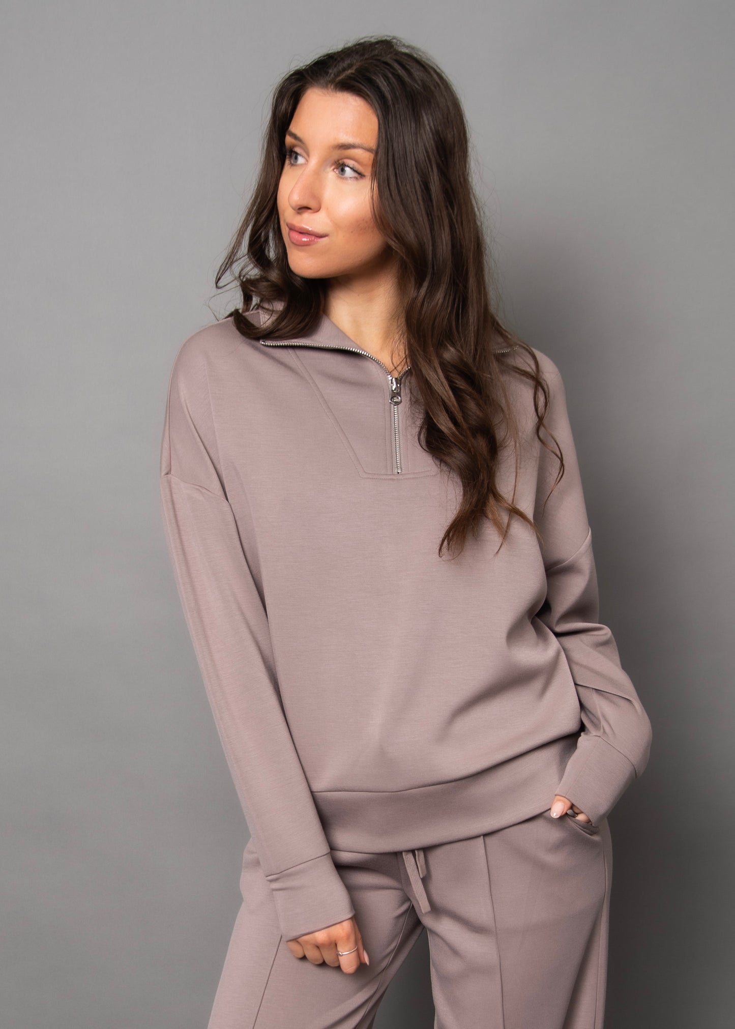 Pull avec zip à la moitié