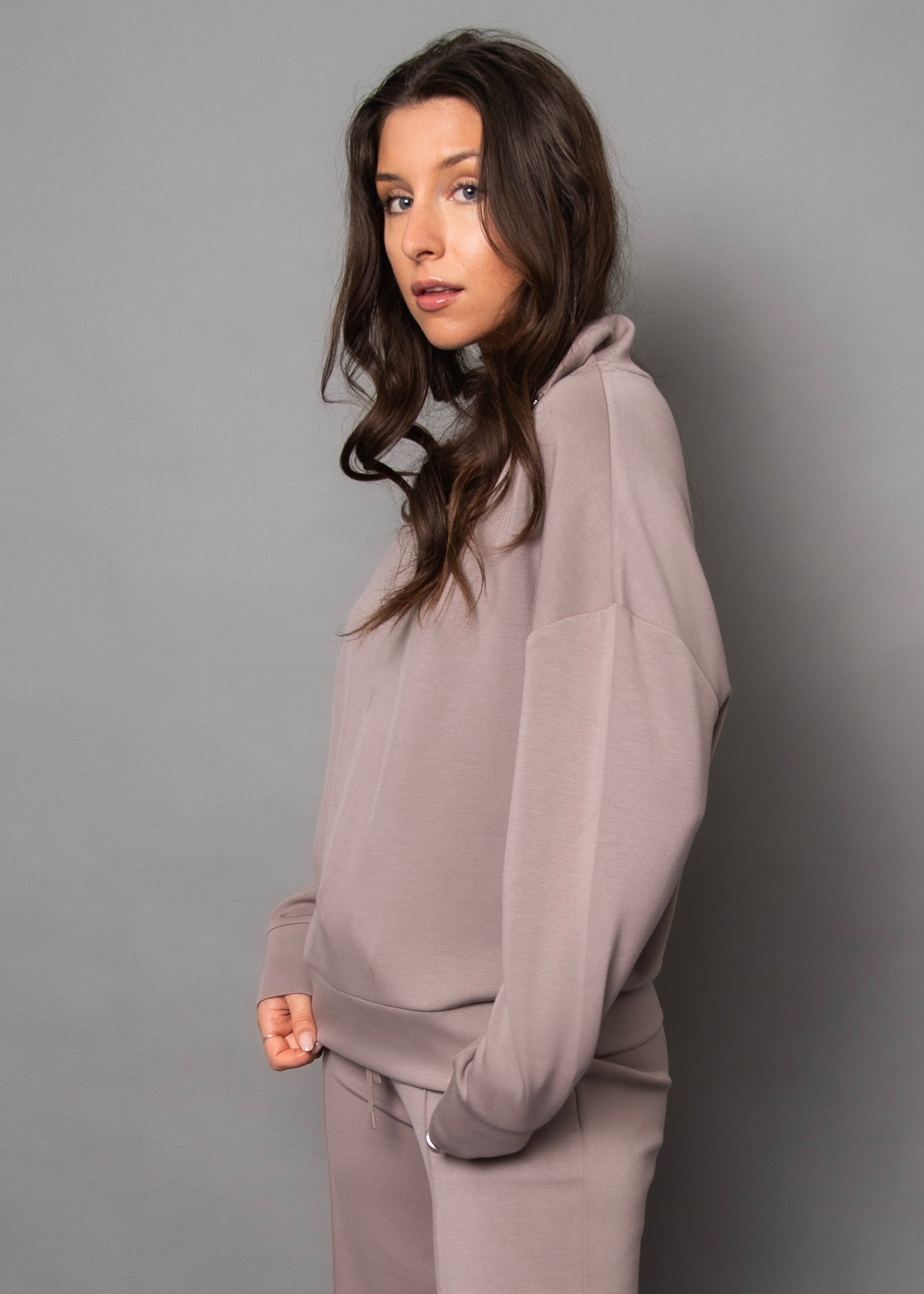 Pull avec zip à la moitié