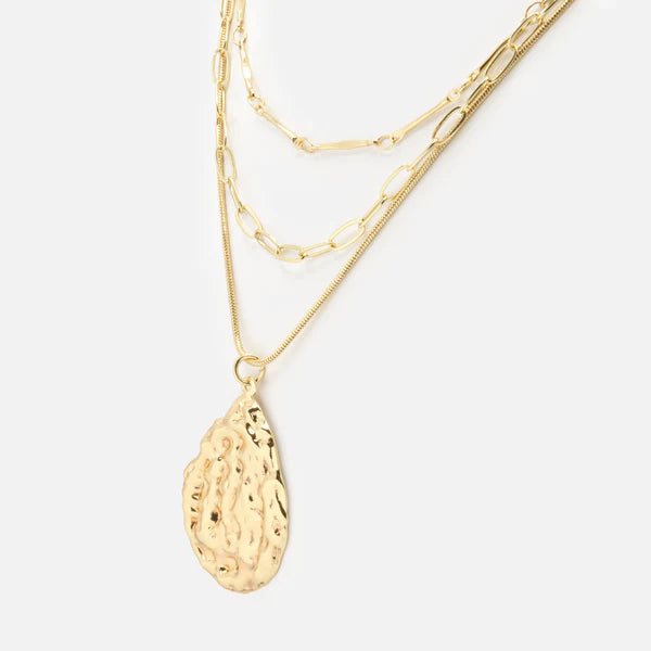 Collier triple chaîne à breloque texturée