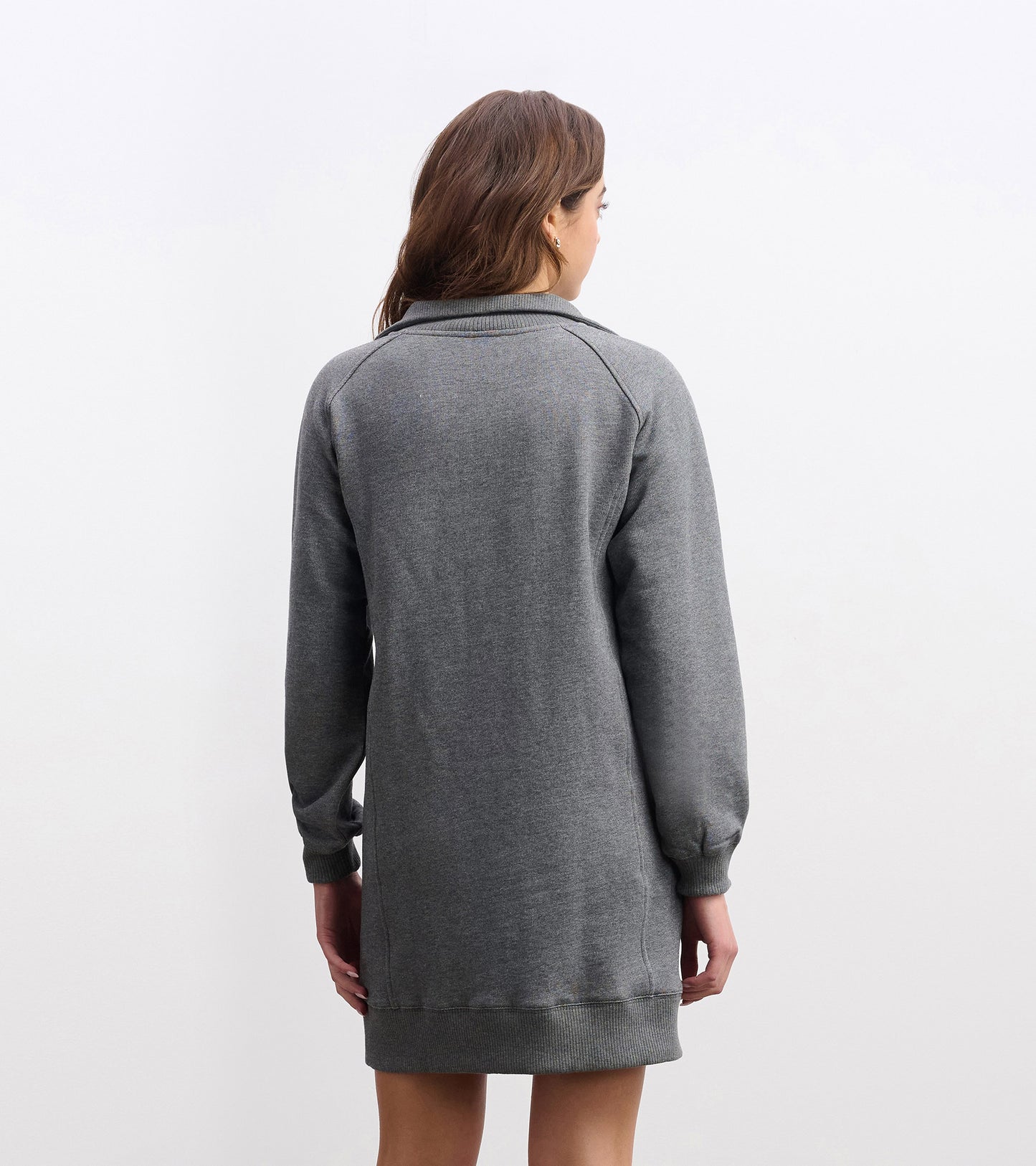 Robe à col cranté