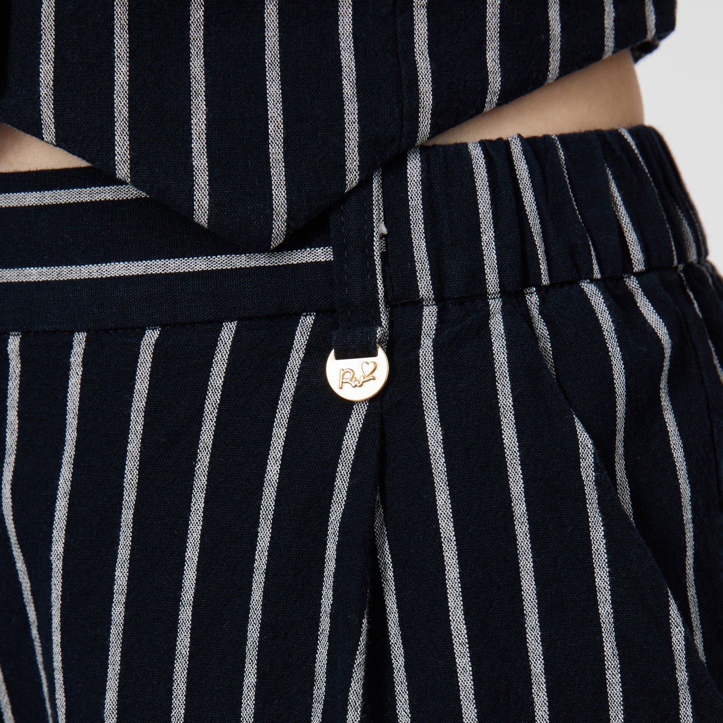 Short rayé au charme nautique