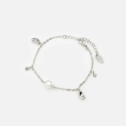 Bracelet argenté à breloques