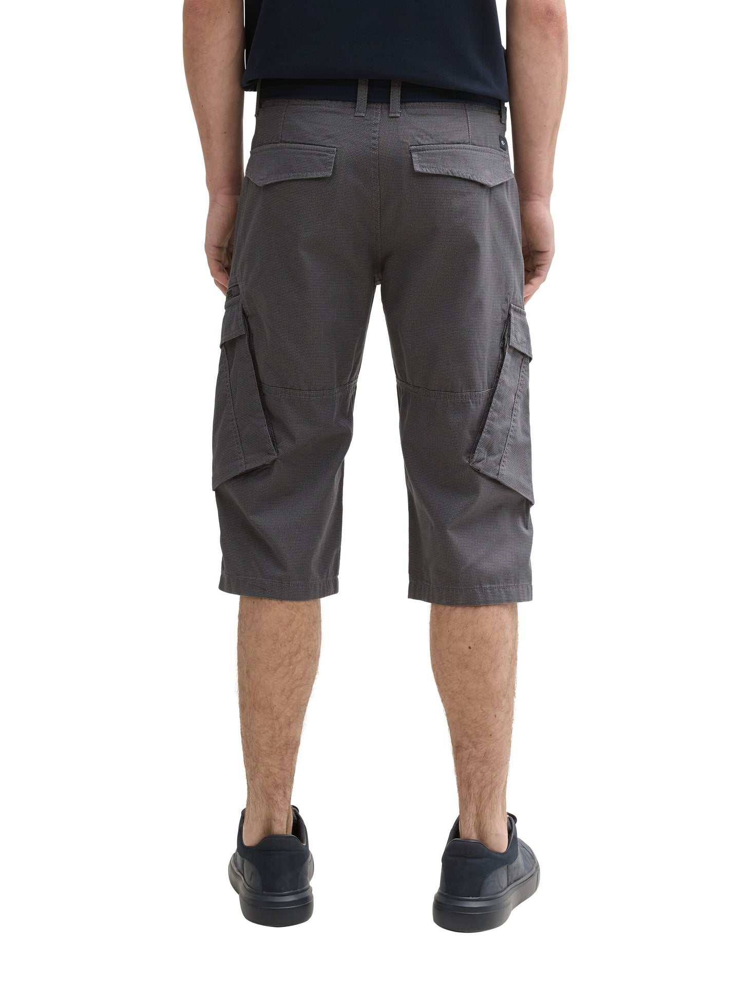 Short cargo au-sessus du genou