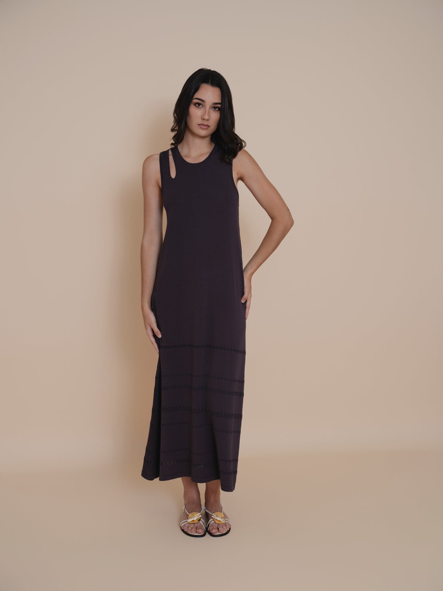 Robe longue unie à détail ajouré moderne