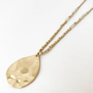 Collier beige et or Caracol 1571