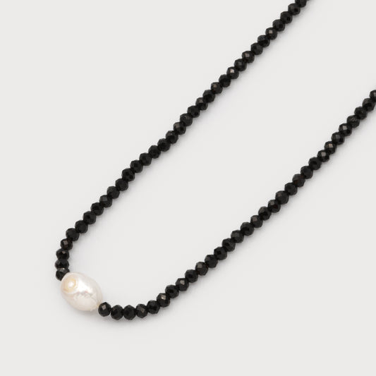 Collier au cou