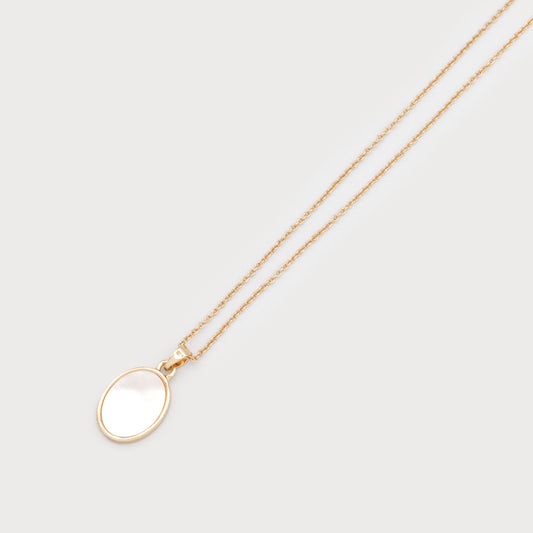 Petit pendentif sur chaîne délicate or