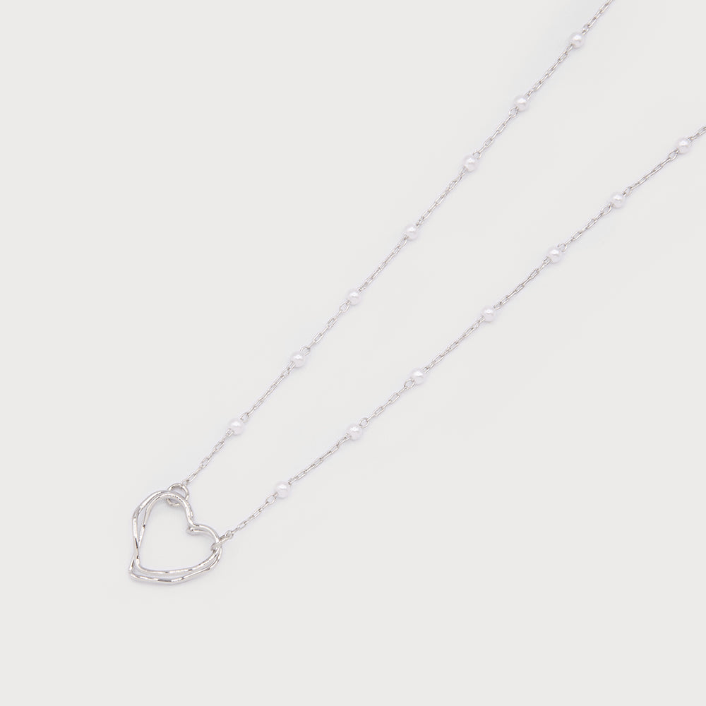 Petite chaine avec perles en alternance et cœur délicat