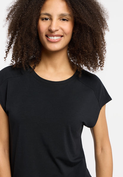 Haut noir épuré au style moderne