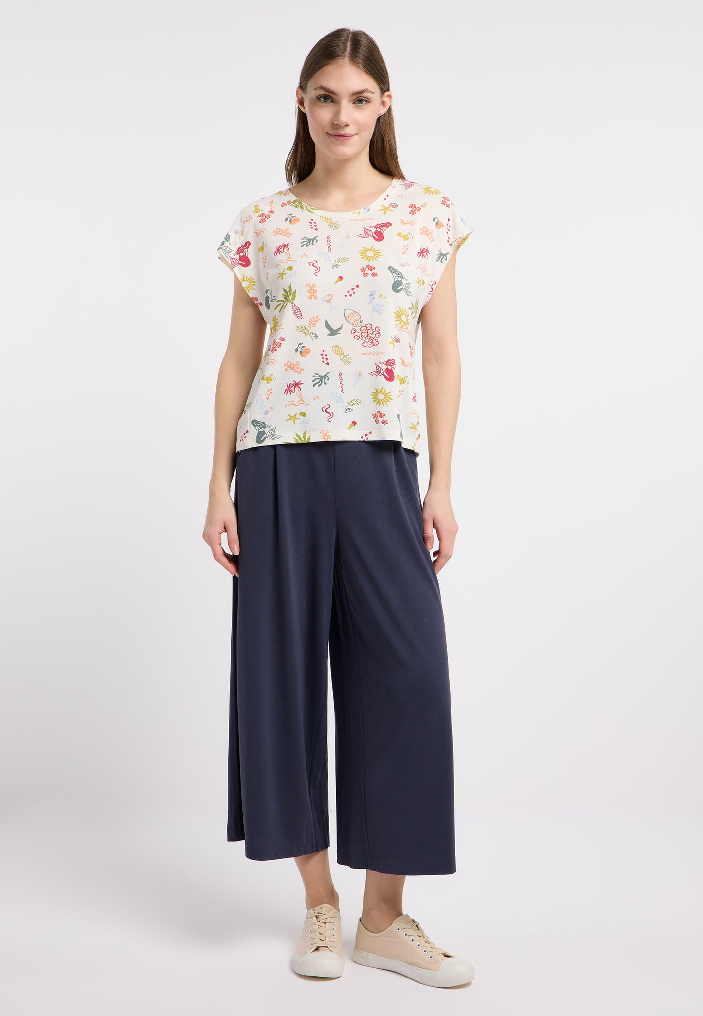 Haut fluide aux motifs artistiques