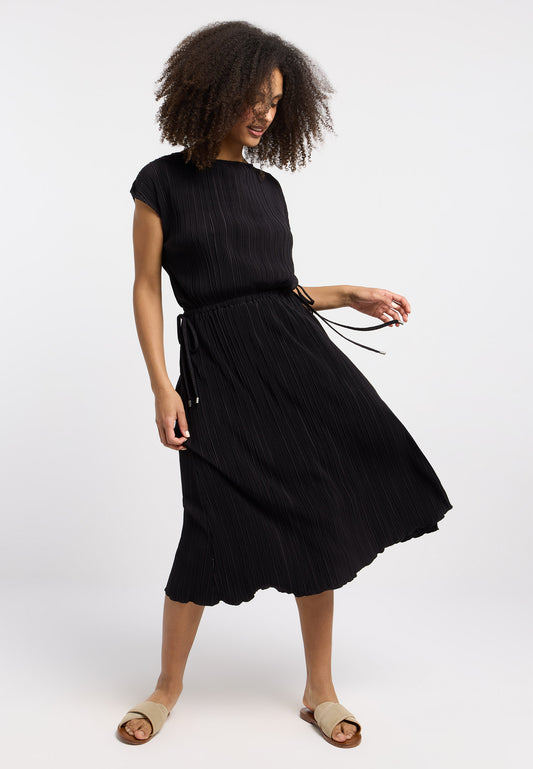 Robe noire féminine au tombé souple