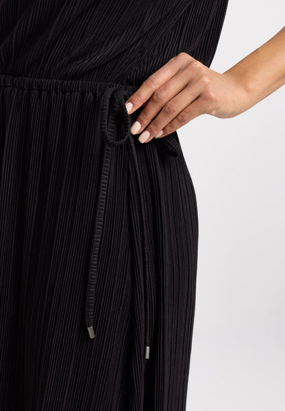 Robe noire féminine au tombé souple