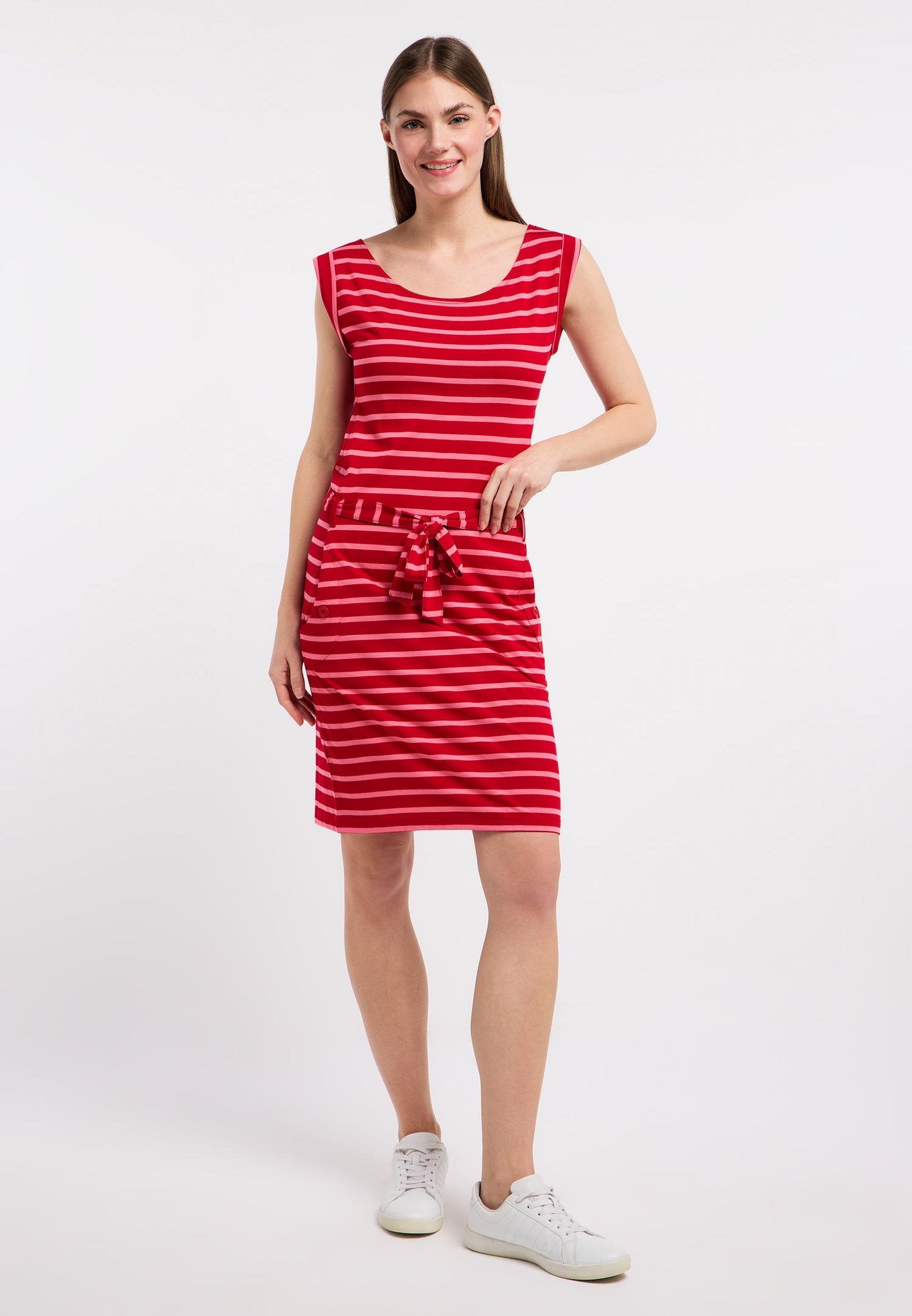 Robe rayée à ceinture nouée