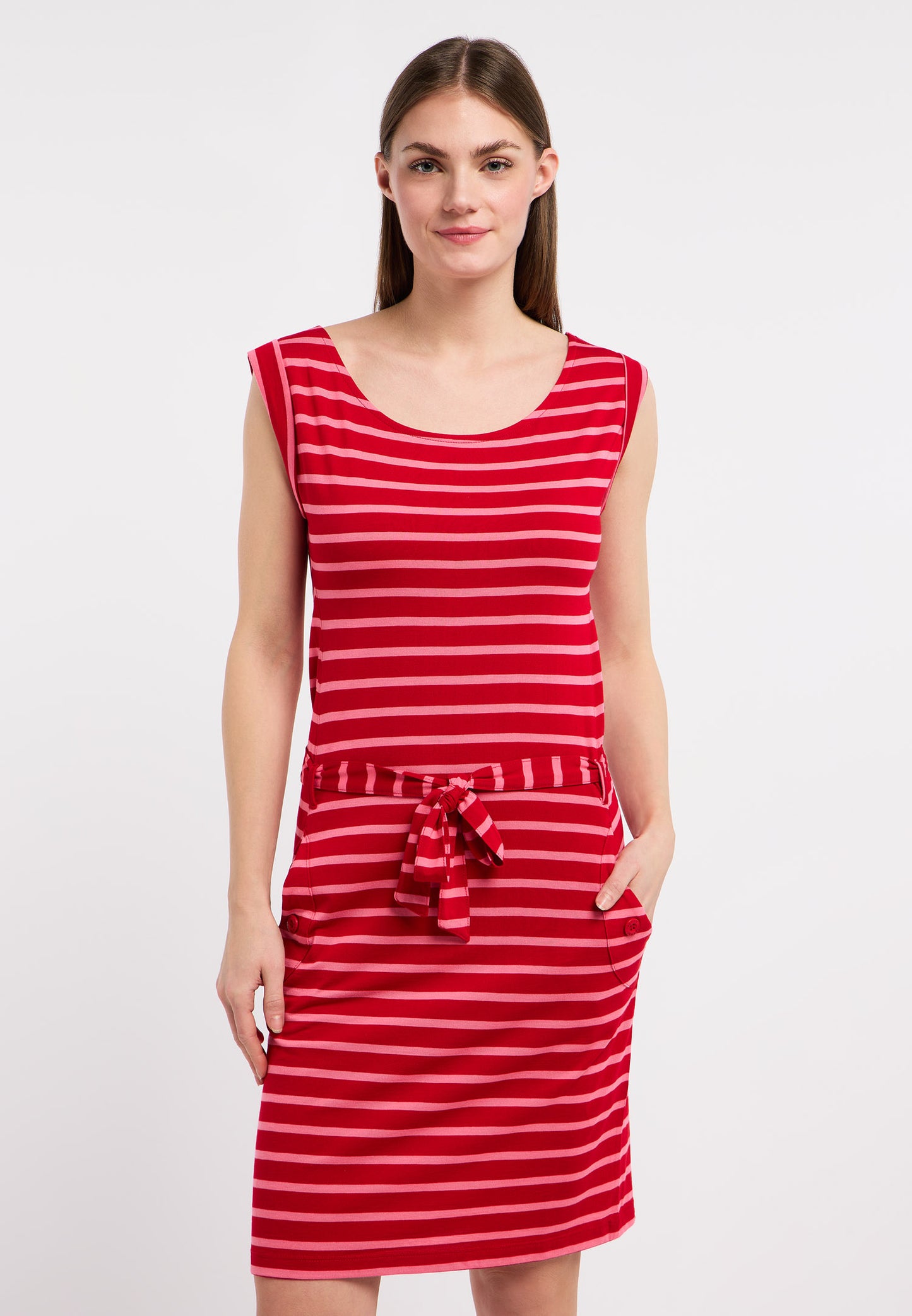 Robe rayée à ceinture nouée