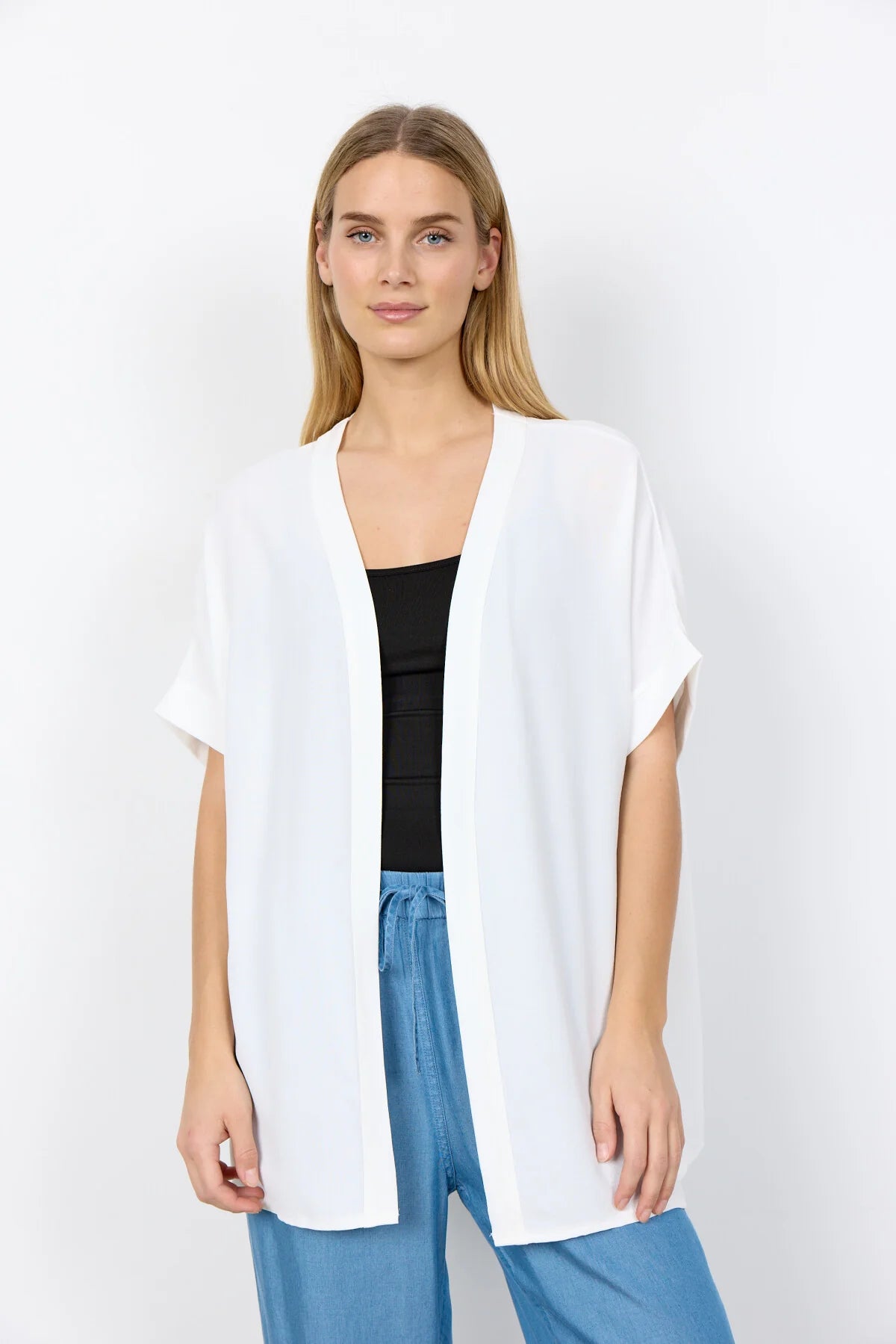 Gilet ivoire à l’élégance simple