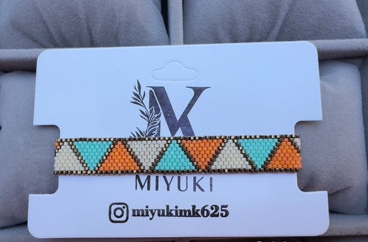 Bracelet motif triangles colorés
