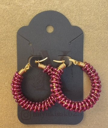 Boucle d'oreille de perles tissées