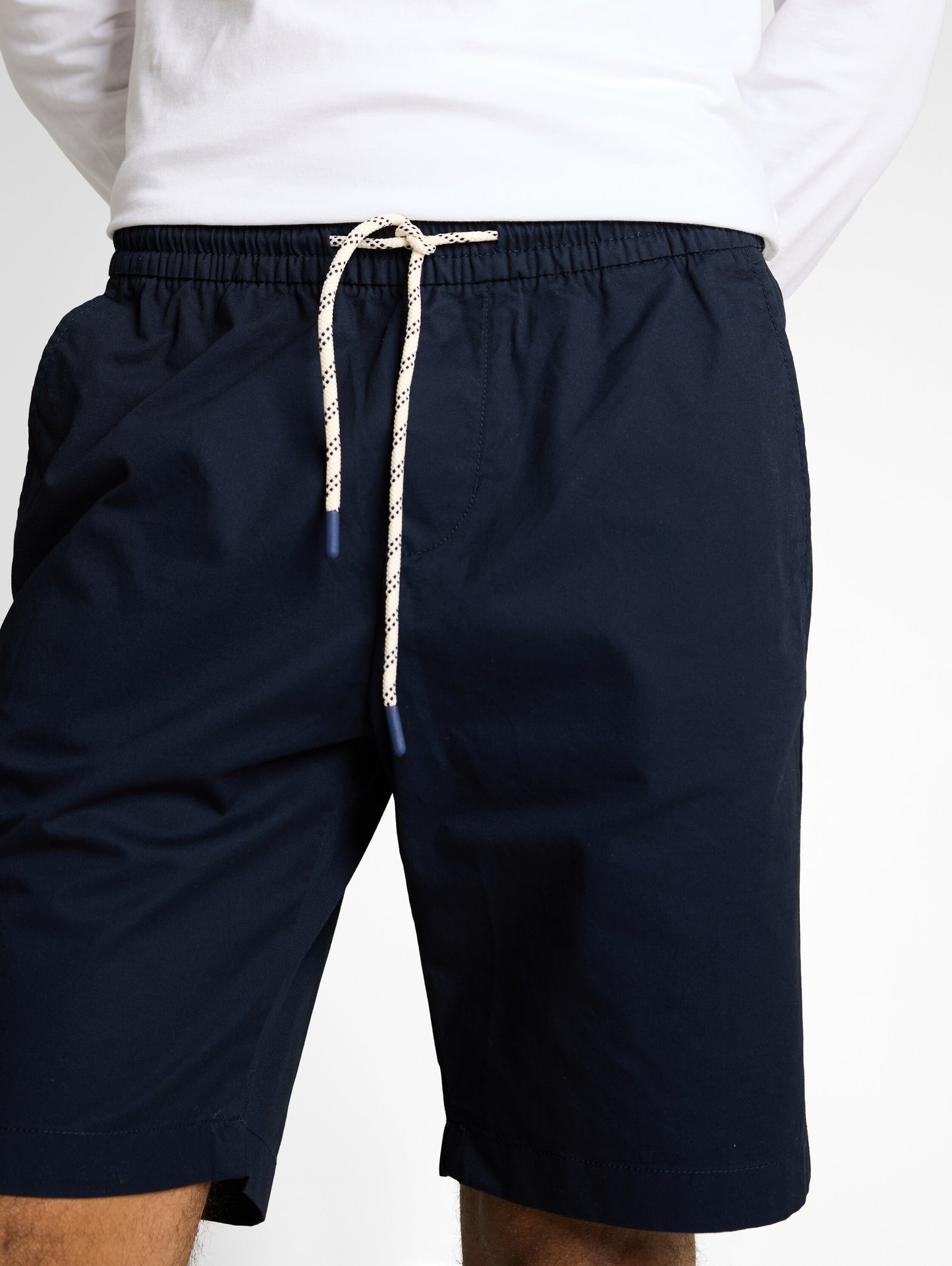 Short estival bleu marine à taille élastique