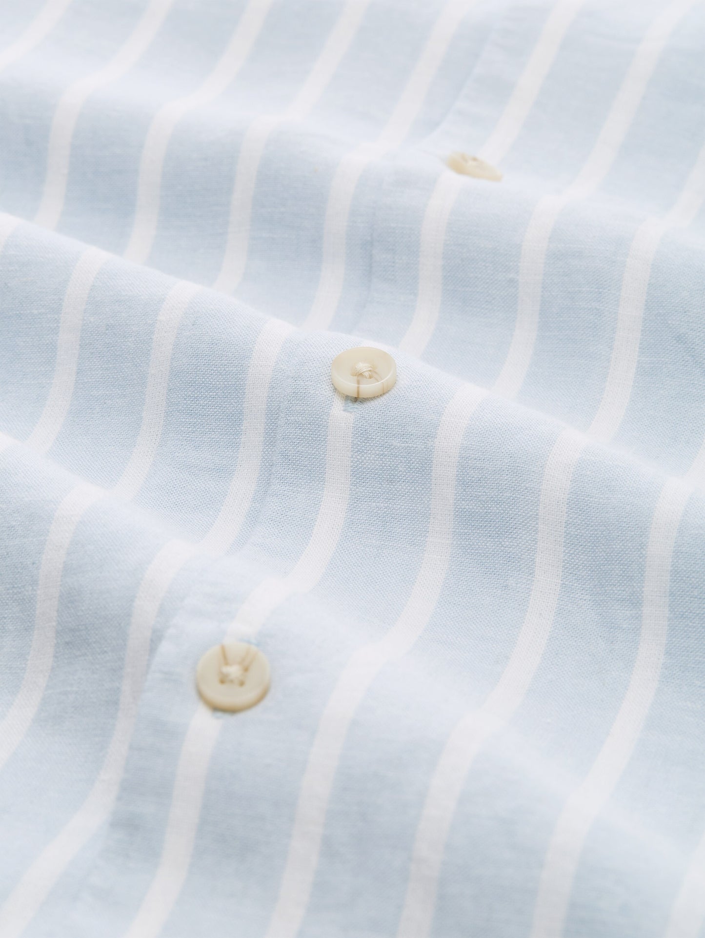 Chemise d’été bleu pâle à coupe ample