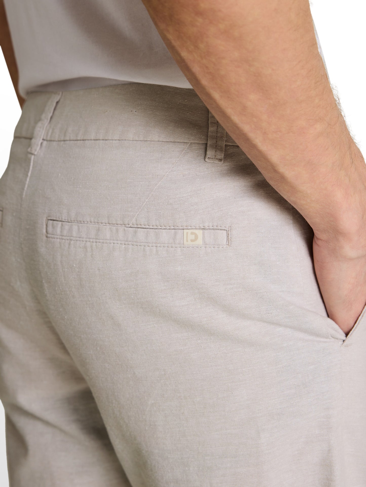 Short chino respirant à taille mi-haute