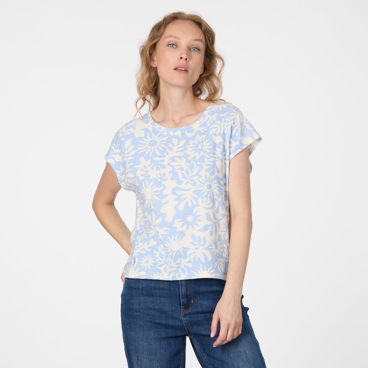 Haut fluide aux motifs artistiques