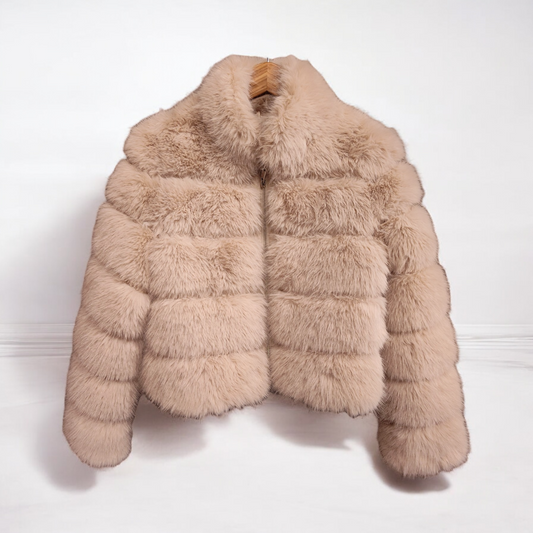 Manteau court fausse fourrure