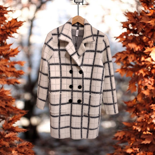 Manteau d'automne à carreaux blanc et noirs