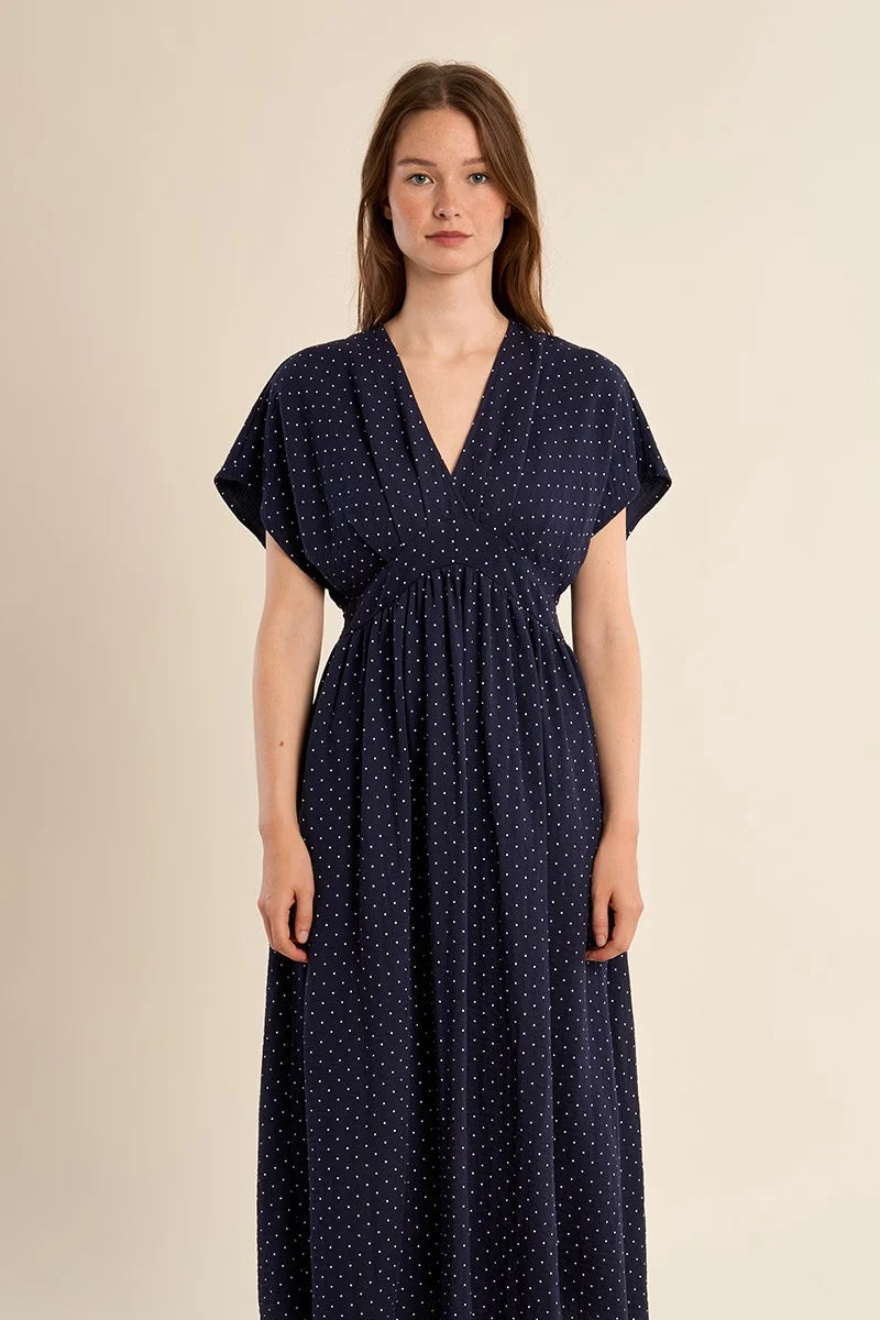 Robe longue marine à pois