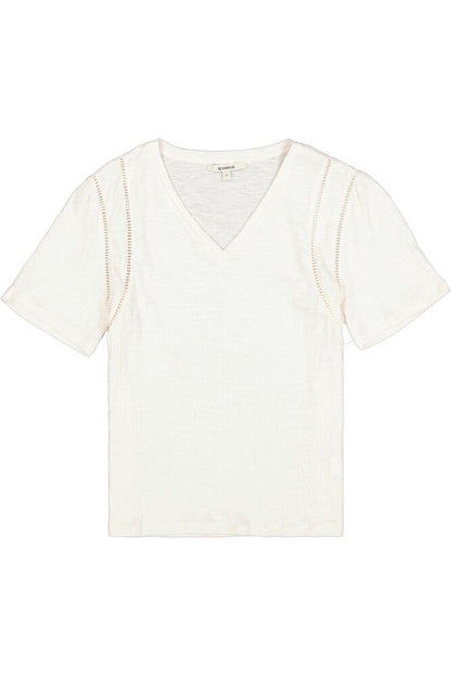 Le t-shirt féminin par excellence
