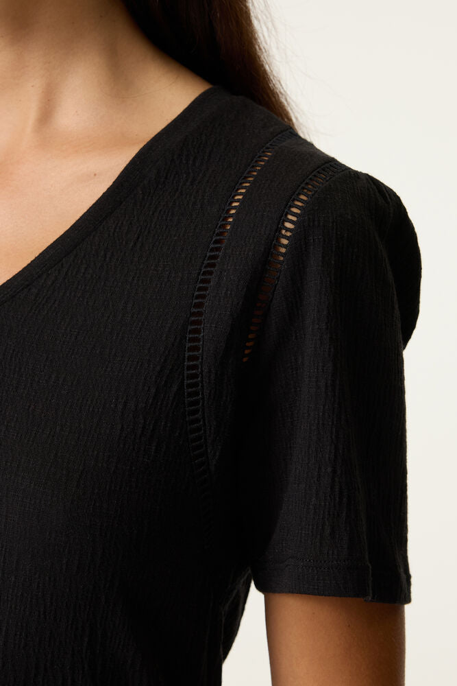 Le t-shirt féminin par excellence