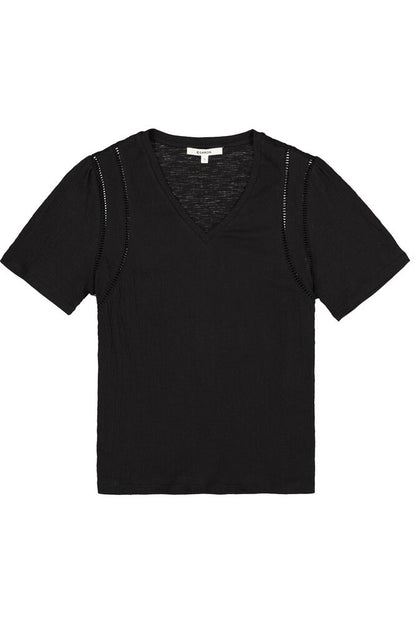 Le t-shirt féminin par excellence