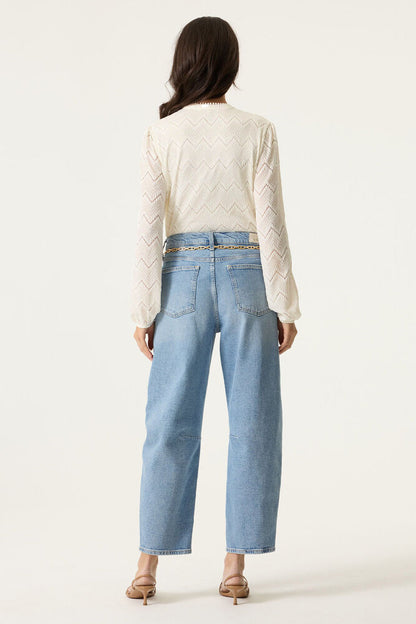 Une blouse lumineuse et raffinée