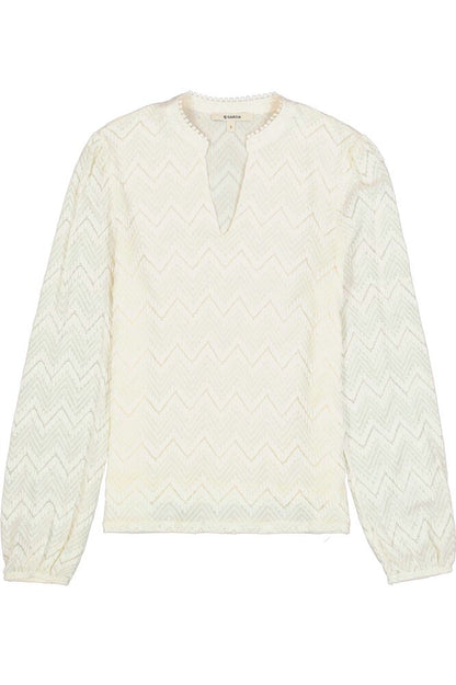 Une blouse lumineuse et raffinée
