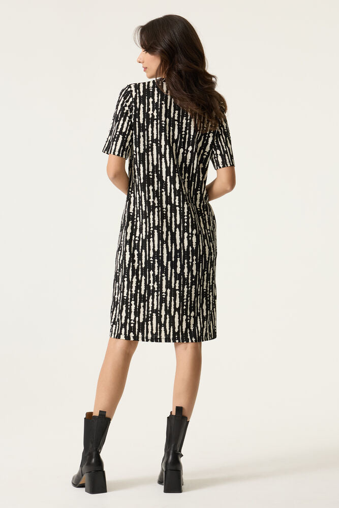 Une robe élégante au style affirmé