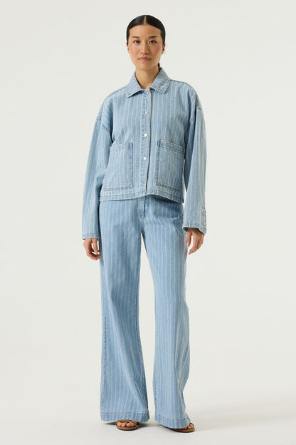 Un essentiel denim avec une touche d’originalité