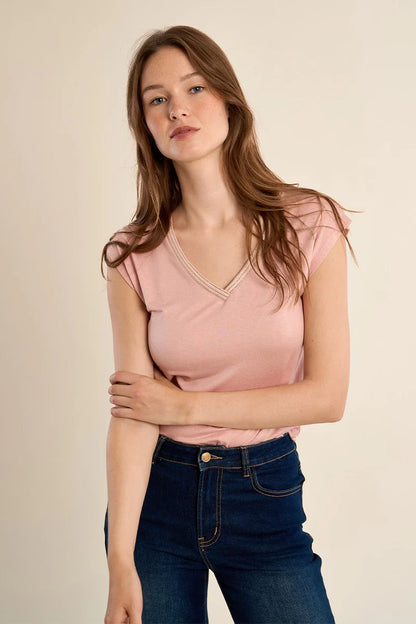 T-shirt rose poudré au col scintillant