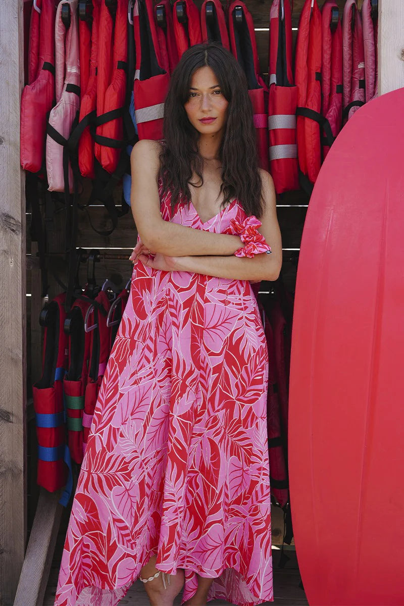 Robe fluide aux couleurs vibrantes