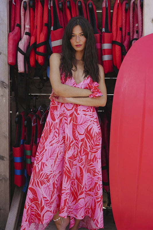Robe fluide aux couleurs vibrantes