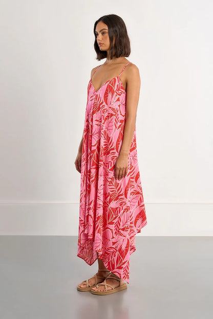 Robe fluide aux couleurs vibrantes