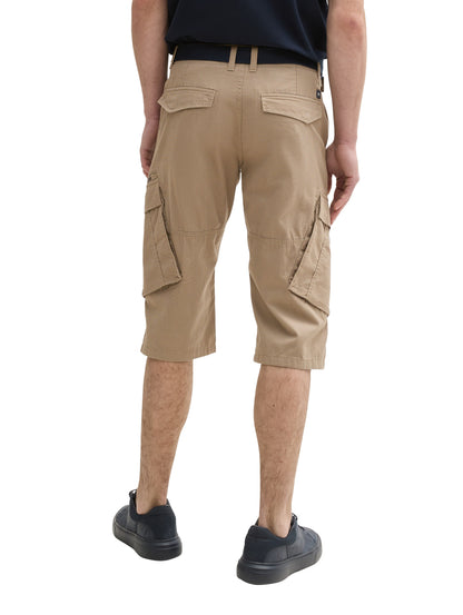 Short cargo au-sessus du genou
