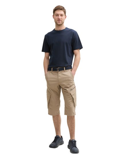 Short cargo au-sessus du genou