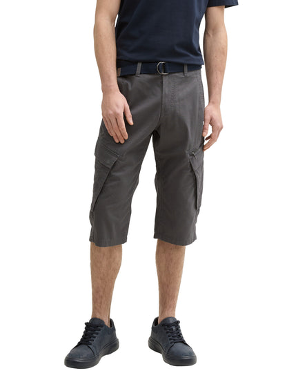 Short cargo au-sessus du genou