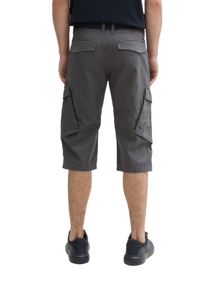 Short cargo au-sessus du genou