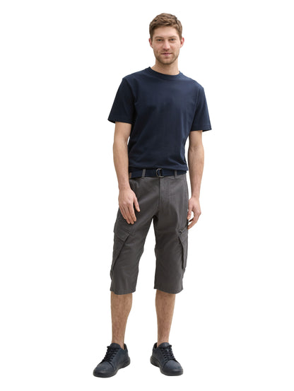 Short cargo au-sessus du genou