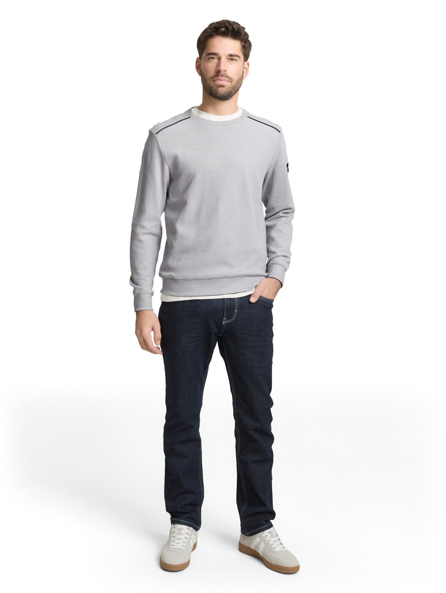 Sweat-shirt avec badge